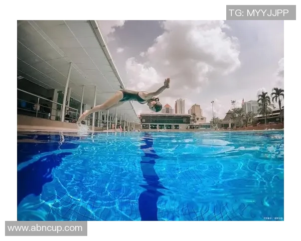 水中魅力展现 游泳与体育表演会的完美融合与精彩瞬间